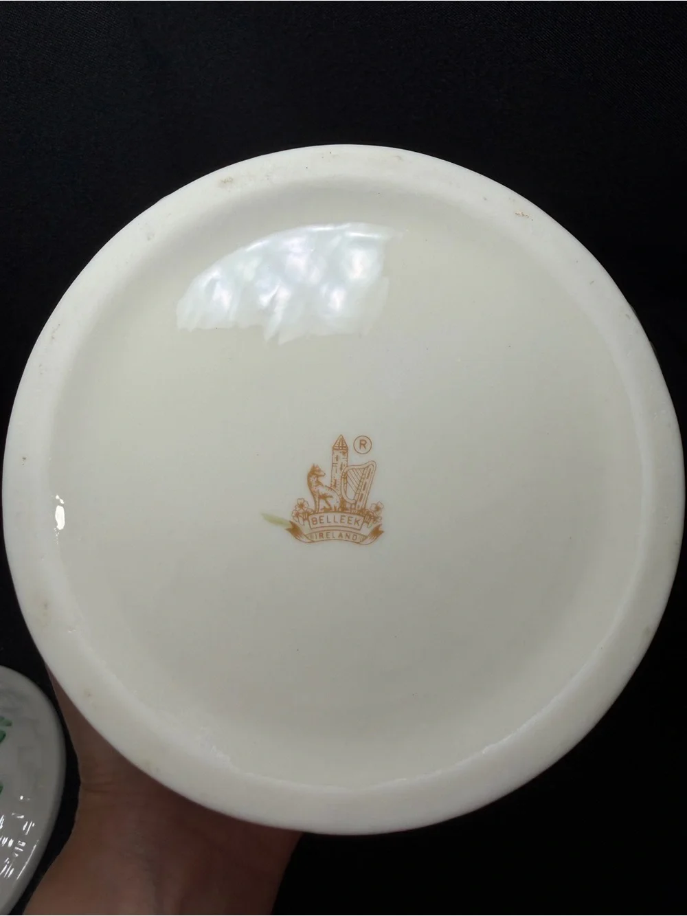 Belleek Shamrock Basket Weave Lidded Barrel Biscuit Cookie Jar Gold/brown 7th